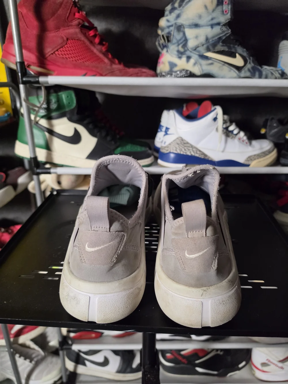 🔥 Nike Acalme Men's Size 12 Light Gray and Cream Athletic Trainers
